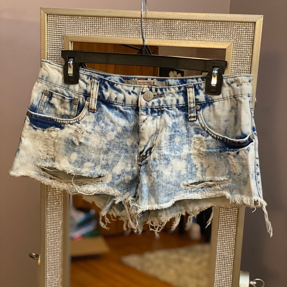 Highway jean shorts size 8 bleach washed